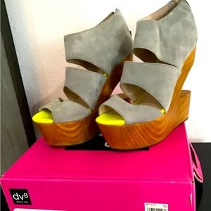DV8 ‘Julia’ Grey / Clay Suede Platform Shoes. Size 9. Wood heels.